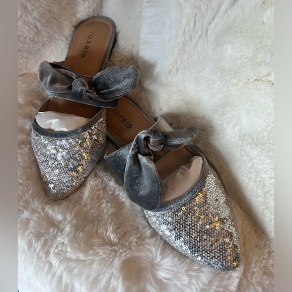 Torrid  Sequins & Velvet bow pointed flats Sz-7.5W.  C - Picture 10 of 11